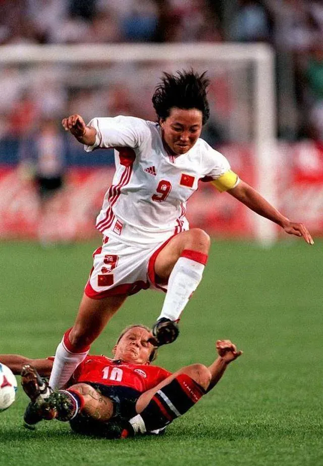 芒果体育-姑苏雷霆队鏖战姑苏金雕队，网球常规赛险胜，核心复出即建功。门前嗅觉决定胜负的简单介绍