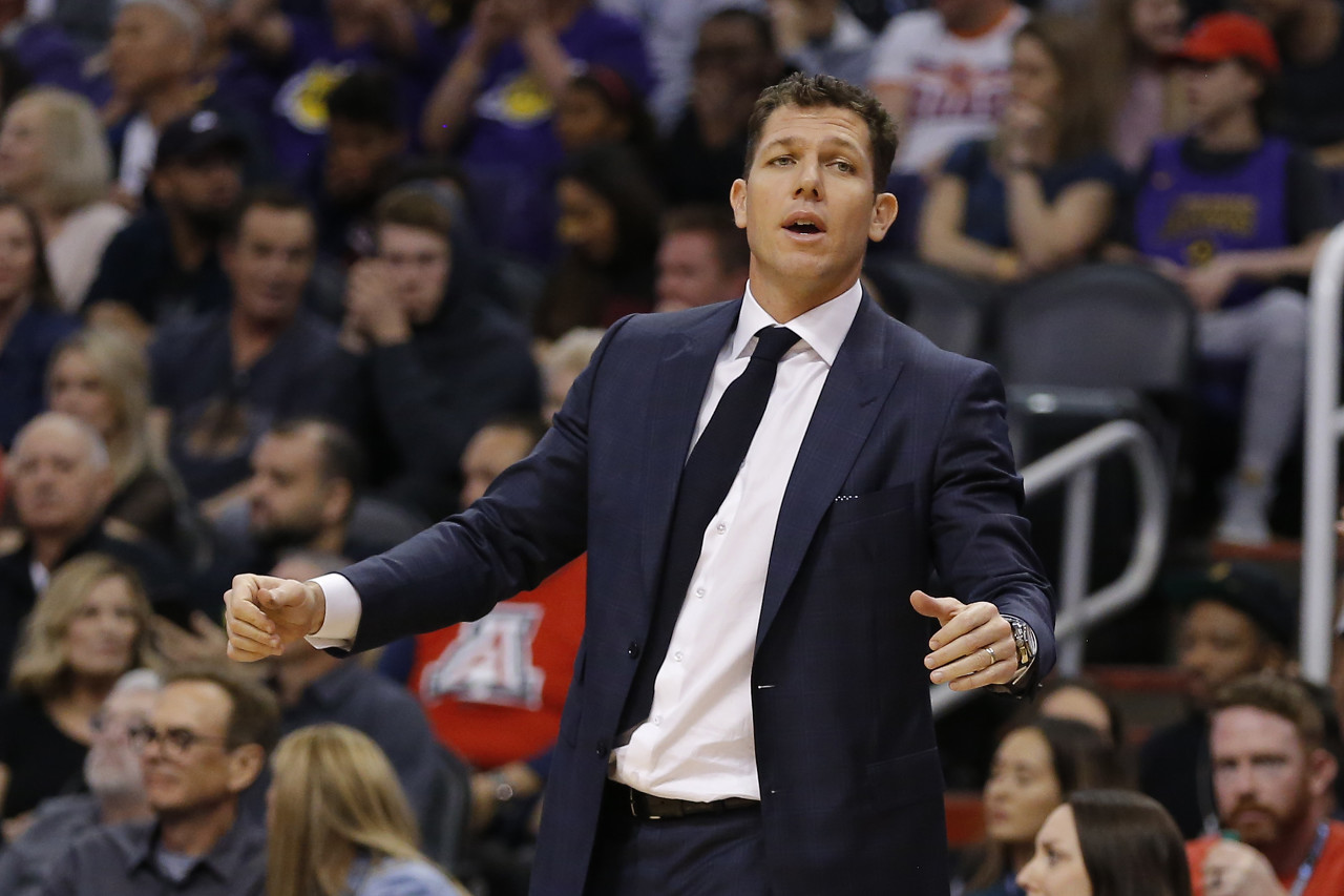 芒果体育-包含阿扎伦卡遭遇十二连败，湖人教练面临压力！的词条