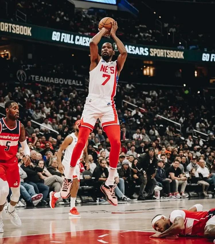 芒果体育-杜兰特迎来五赛季高光表现，独行侠球迷沸腾！的简单介绍