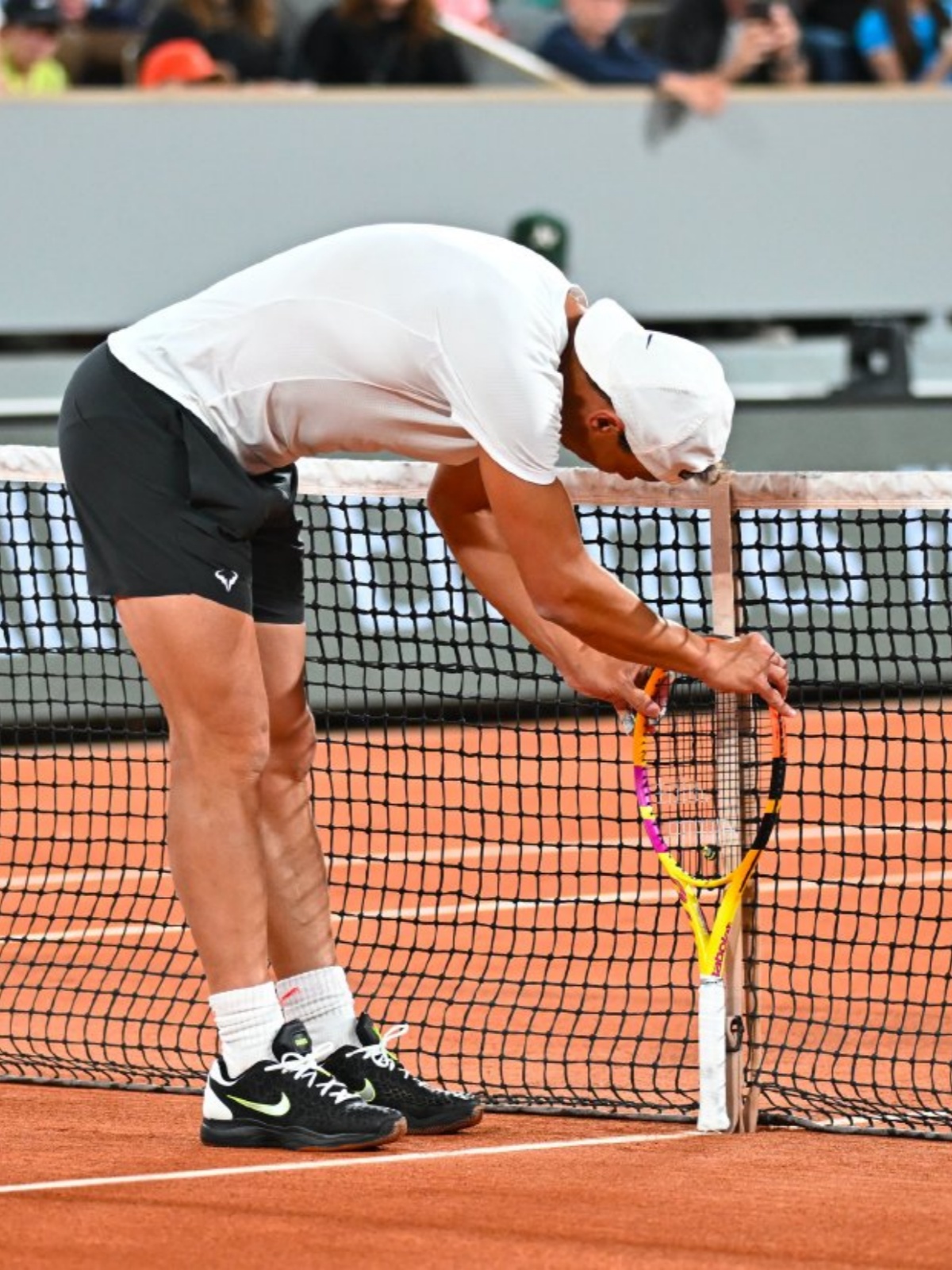 芒果体育-包含纳达尔回归赛场，势不可挡首场状态亮眼，湖人观众沸腾！的词条